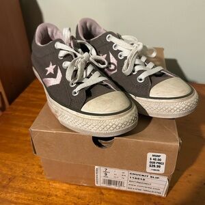 Converse Low-Top Sneakers in Charcoal and Light Pink
